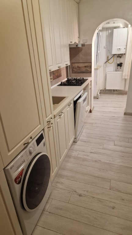 Vând apartament 3 camere, decomandat, in Iasi, str.Vamasoaia, utilat