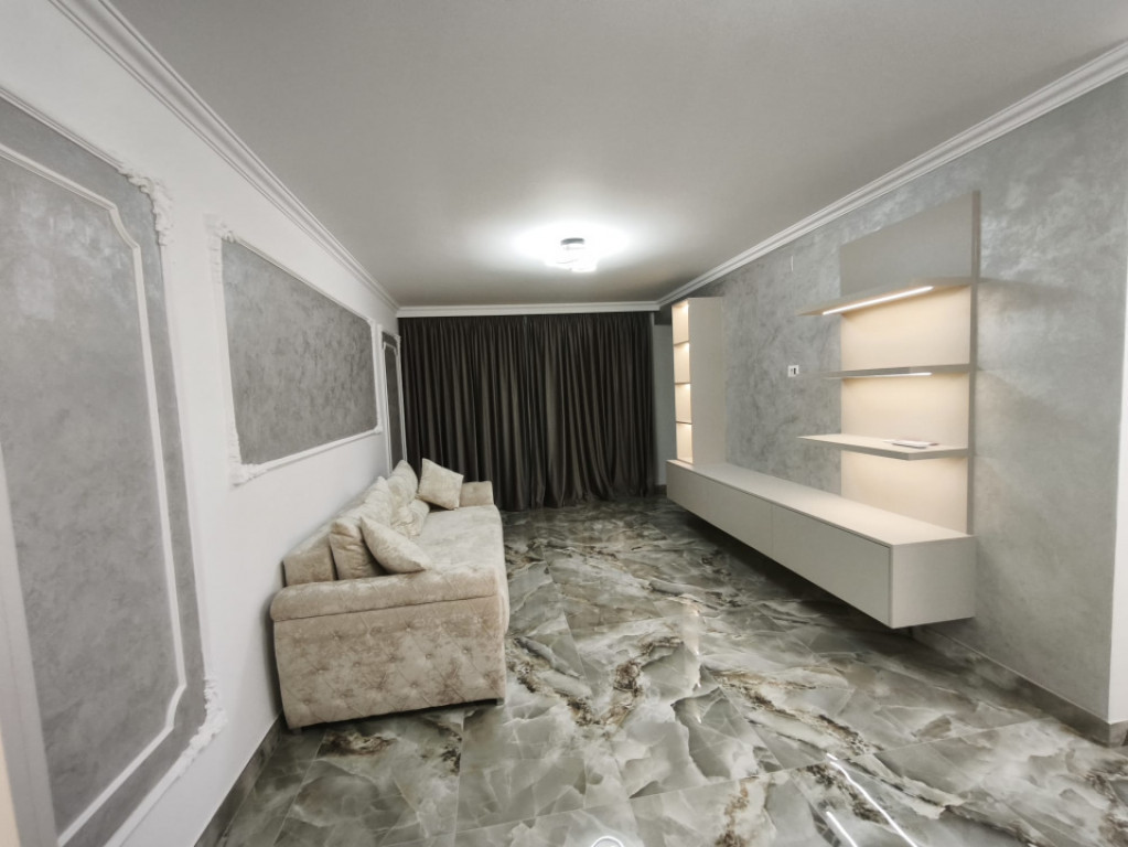Apartament 2 camere, renovat total, zona Vest, Siret