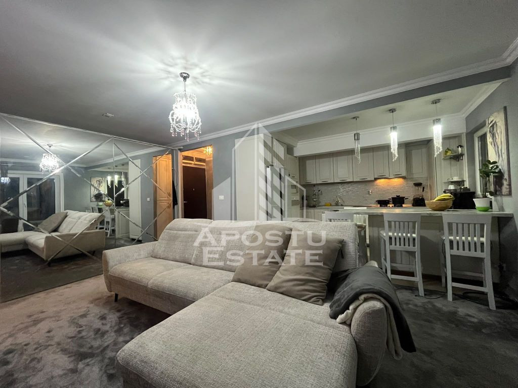 Penthouse Exclusivist, ADORA PARK