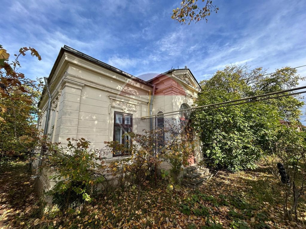 Vilă interbelică unică 300mpu curte generoasă 1064mp Bld Castanilor
