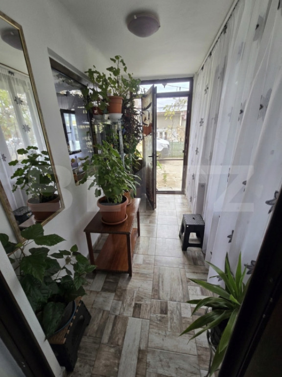 Casă din cărămidă, renovată integral, cu gospodărie î