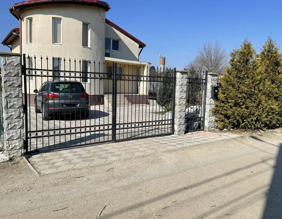 Vanzare casa Ciorogarla Central