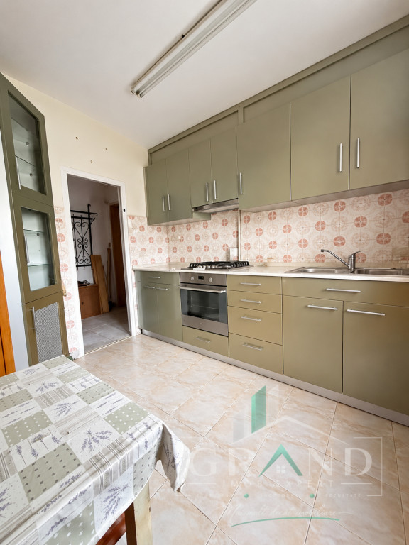 3 CAMERE DECOMANDAT | BALCON | GARAJ | PIVNIȚĂ | CENTRAL?