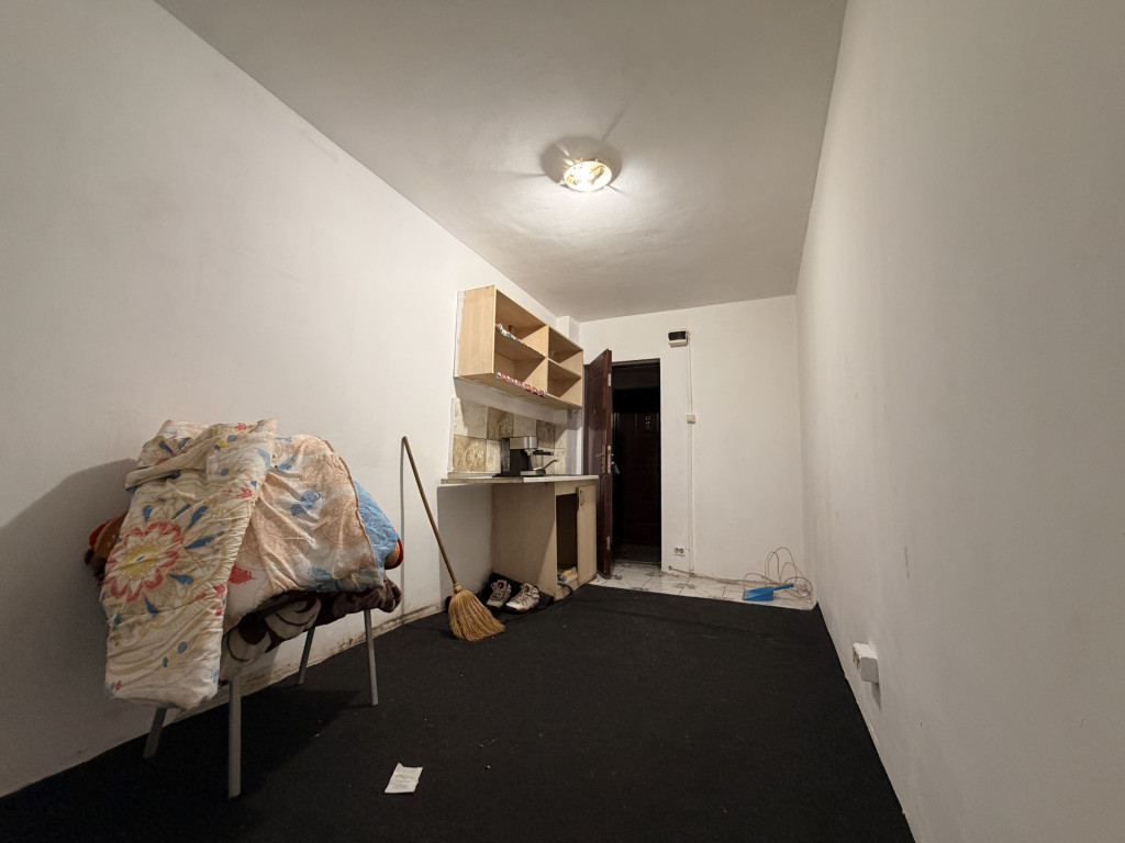 Garsoniera 12 mp, etaj 3 ideala pentru investitie - Buziasu