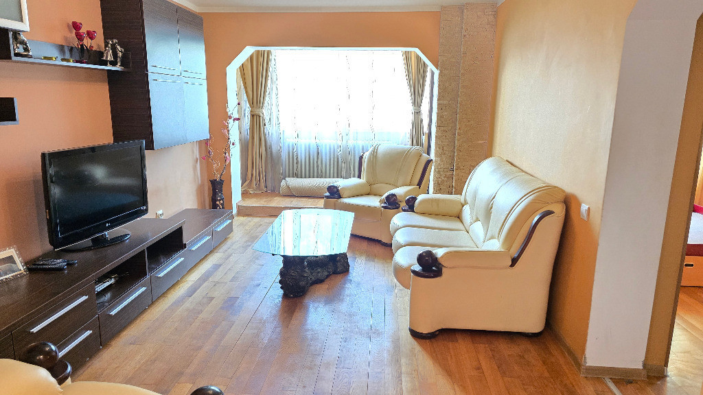 Inchiriez apartament 2 camere Deva, parter, str. Zamfirescu, mobilat