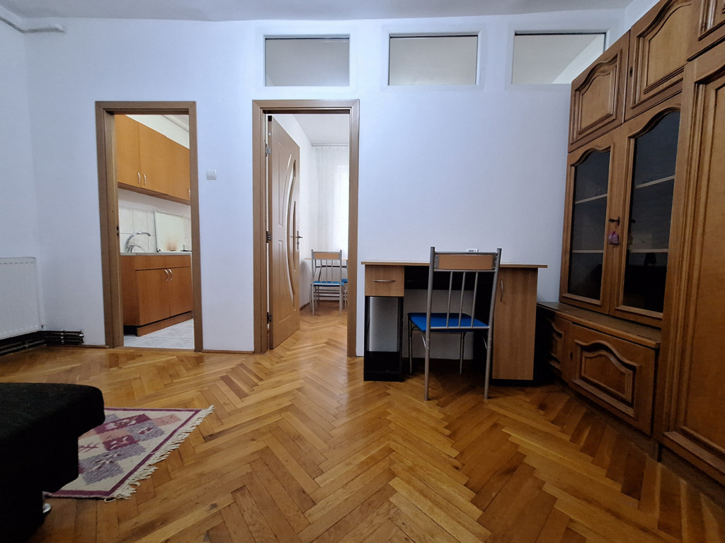 Apartament cu 2 camere| etaj intermediar| centrala proprie|
