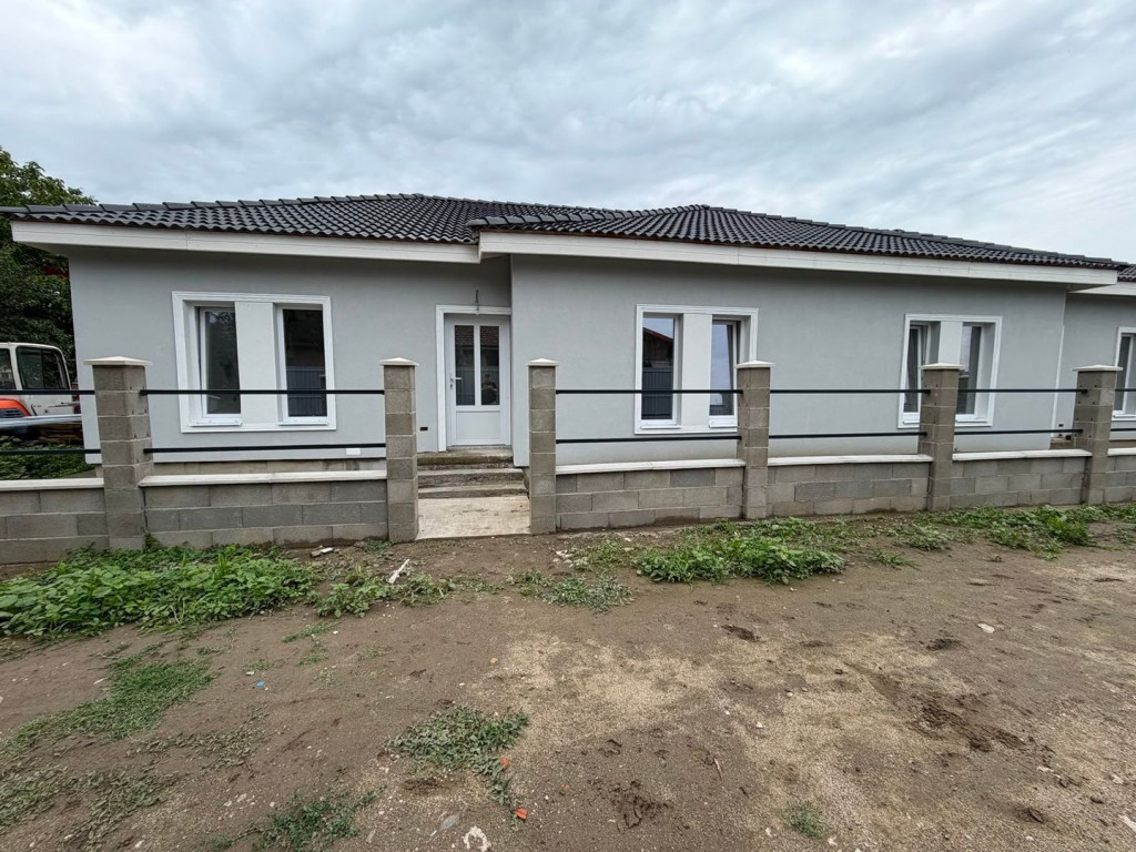 Duplex in Utvin | 3 camere | Toate utilitatile | Curte | Asf