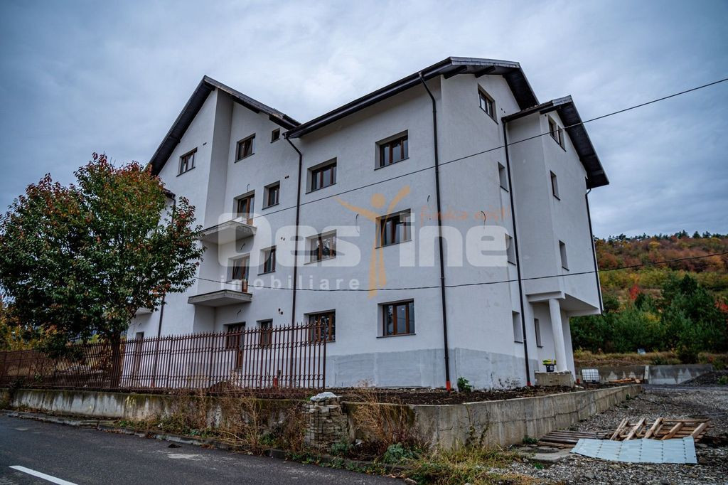 Aprtament cu doua camere in bloc nou zona Pietricica.