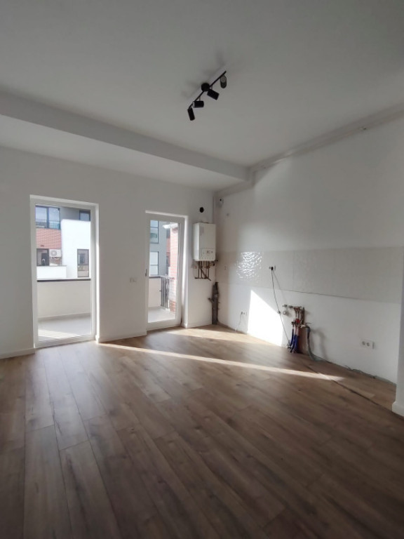 Bloc nou, 2 camere, centrală proprie și parcare inclusă