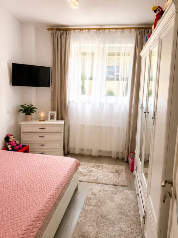 Apartament Cu 3 Camere Decomandate - Parter Zona Burdujeni