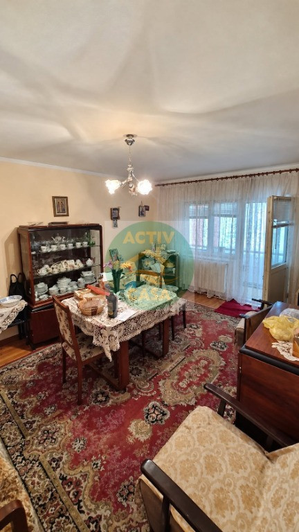 DE VÂNZARE – APARTAMENT CU 2 CAMERE, 2 BALCOANE, ZONĂ CENTRALĂ!
