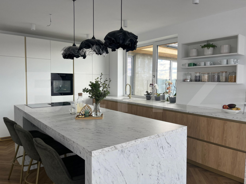 Casa de vanzare, 230 mp, zona Poienita