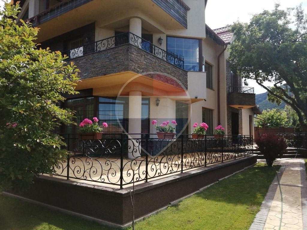 Vila de vacanta cu 4 camere de vanzare in Valea Doftanei
