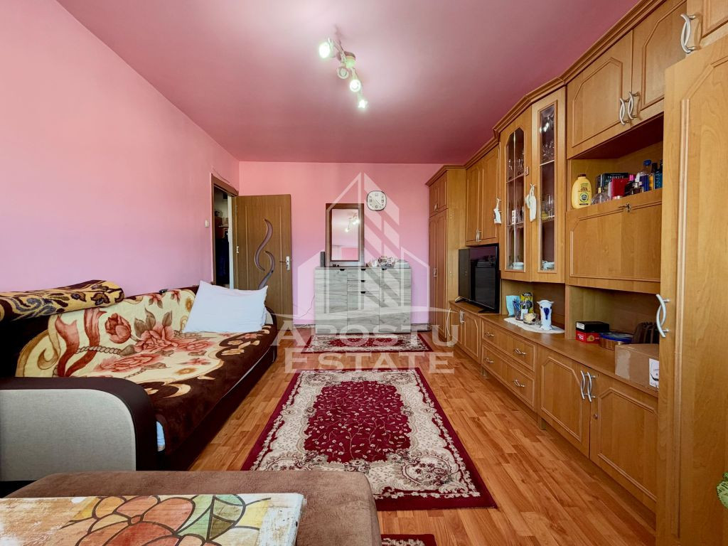 Apartament de vanzare 3 camere,2 bai, decomandat, renovat, Girocului