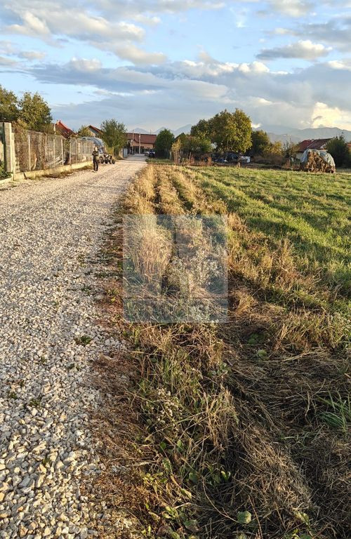 Teren intravilan de vânzare/ Stupini