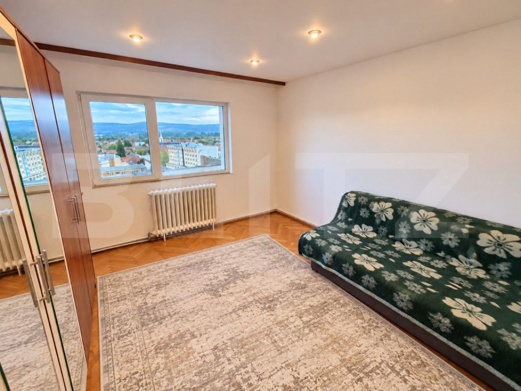 Apartament decomandat 3 camere, 64 mp, balcon, zona Centru
