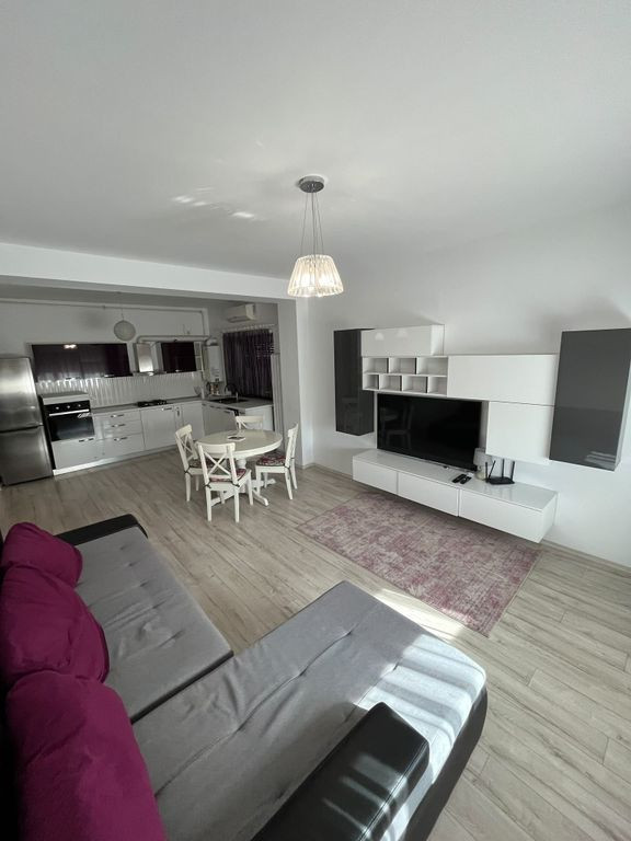 Apartament 2 camere decomandat - zona Universitate "Ovidius"