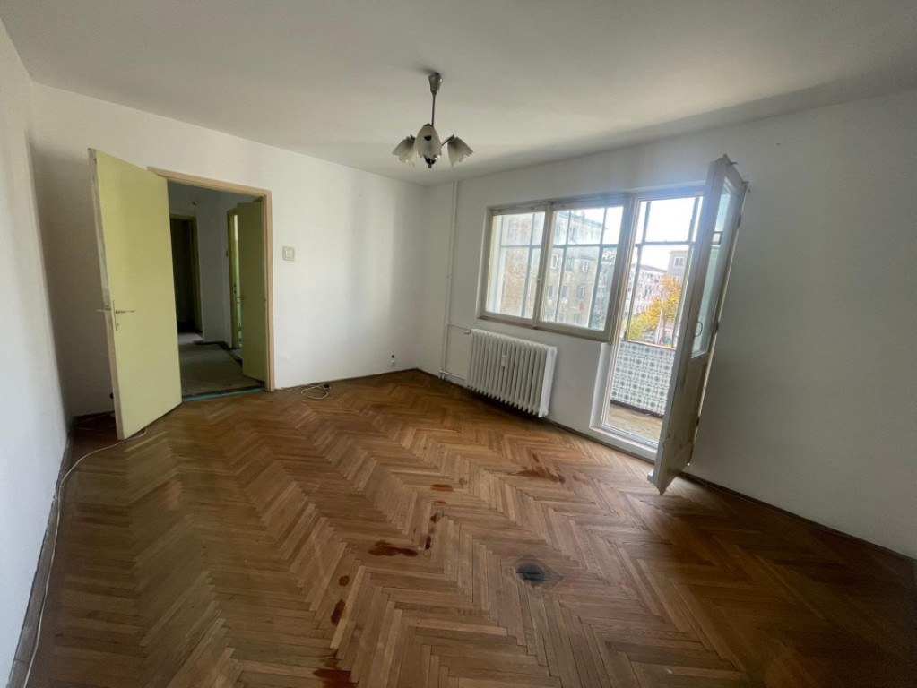 Apartament cu 3 camere, 63.20 mp, zona Valea Rosie