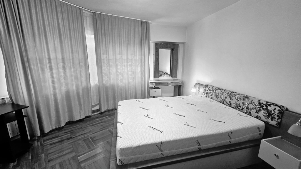 Apartament 3 camere , CENTRAL - ,INDEPENDENTEI - UMF
