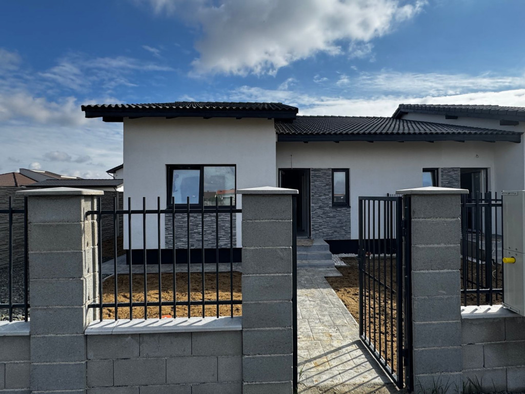 Duplex pe Parter | 2 bai | Teren generos | Toate utilitatile
