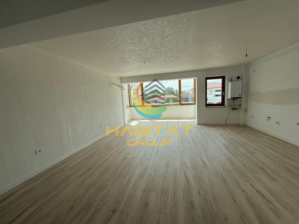 Apartament 3 camere/curte finalizat 1 Decembrie