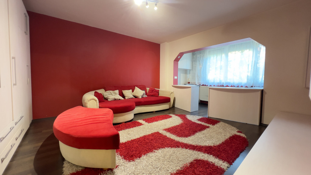 Apartament 3 camere decomandat | 2 Bai | Etaj 2 | Centrala |