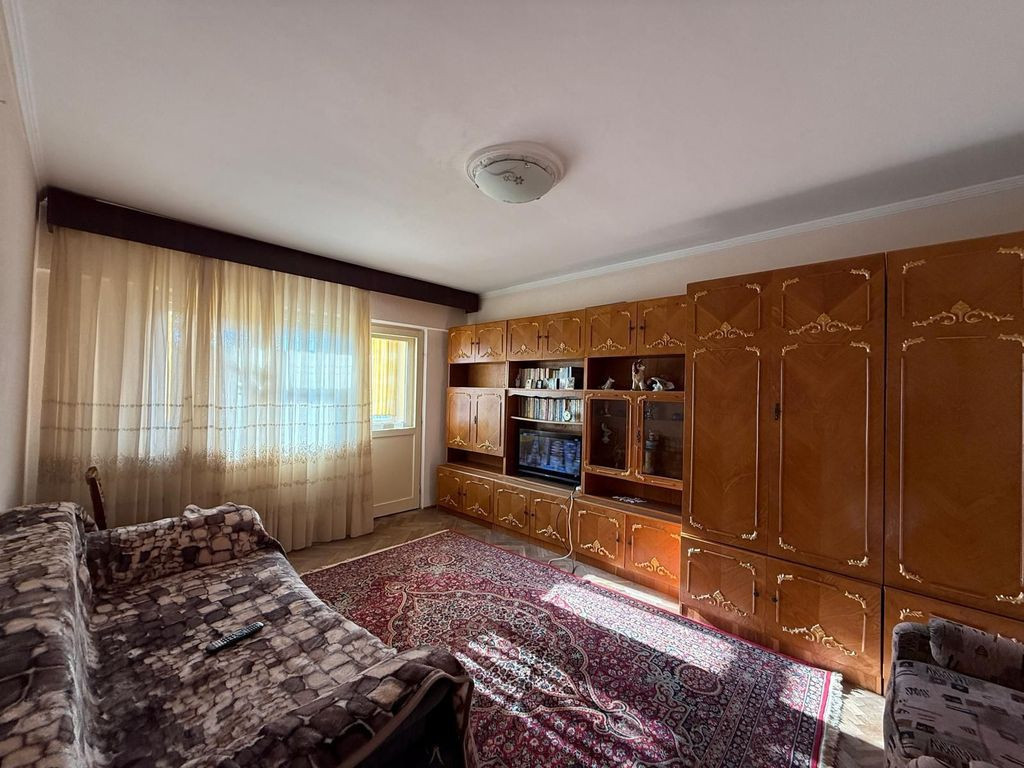 APARTAMENT 3 CAMERE DE VANZARE, ZONA FALEZA NORD