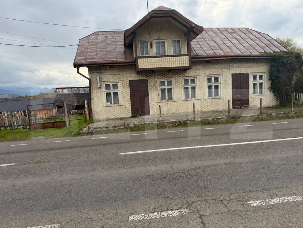 Fost han cu două clădiri și curte, de vânzare în Dealu