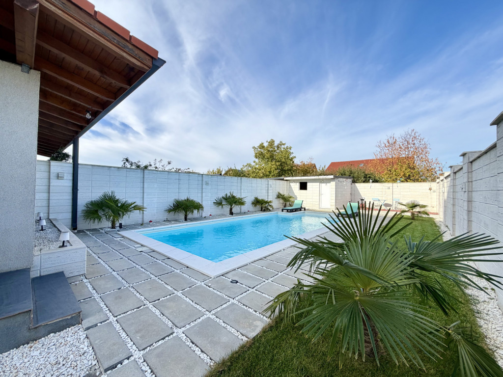 Duplex cu piscina si sala fitness, 4 camere, 113 mp utili -