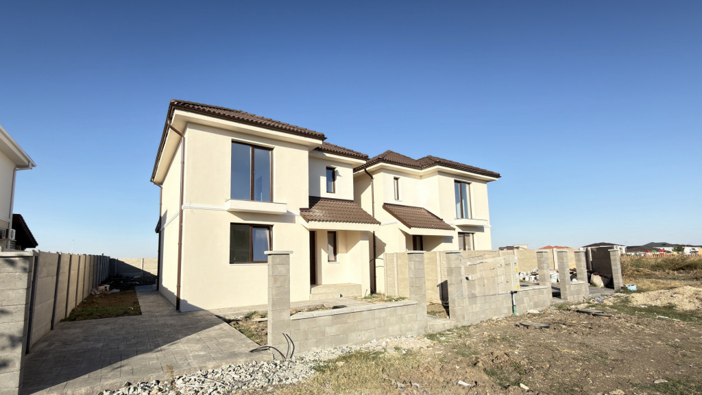 Duplex despartit Mosnita Noua | 4 camere | Toate utilitatile
