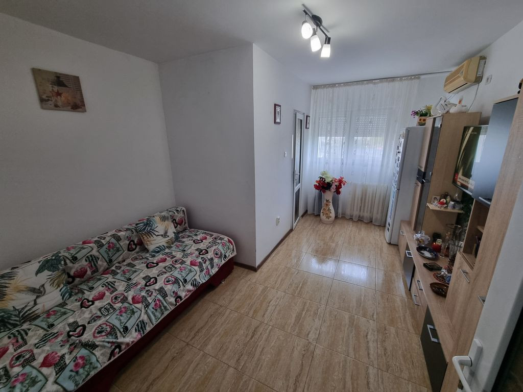 Garsoniera zona CET