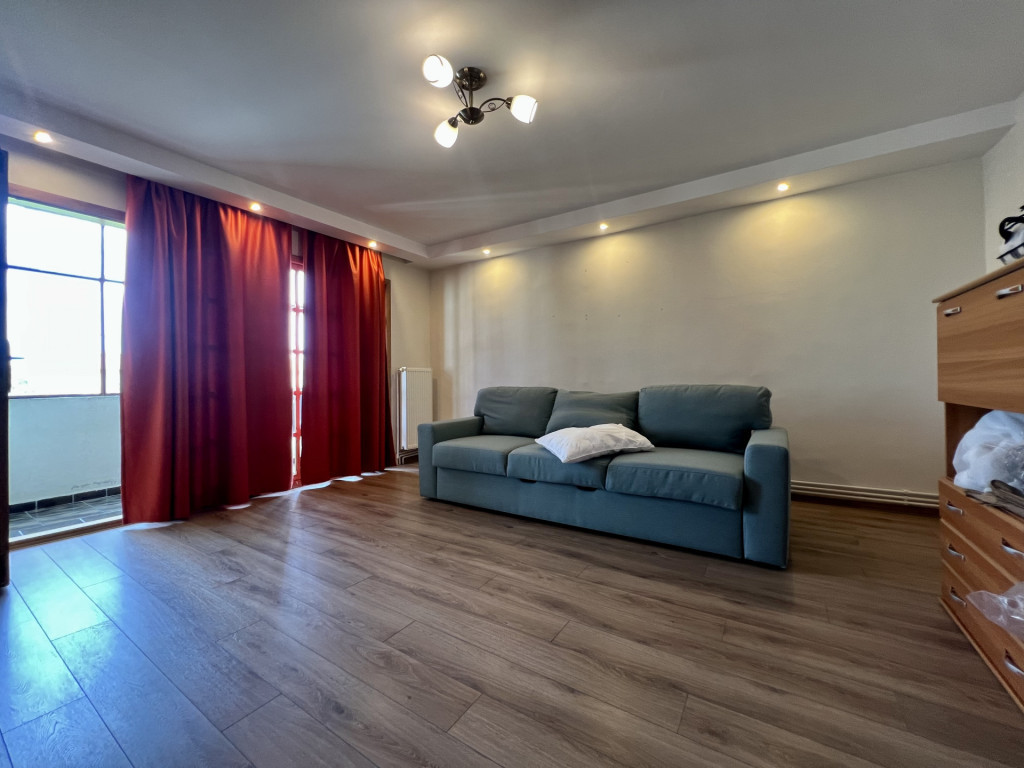 Apartment cu 3 camere, 73 mp utili, decomandat - zona Bucov