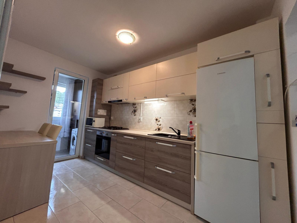 Apartament cu 2 camere 51.5 mp + balcon 12mp in Floresti zon