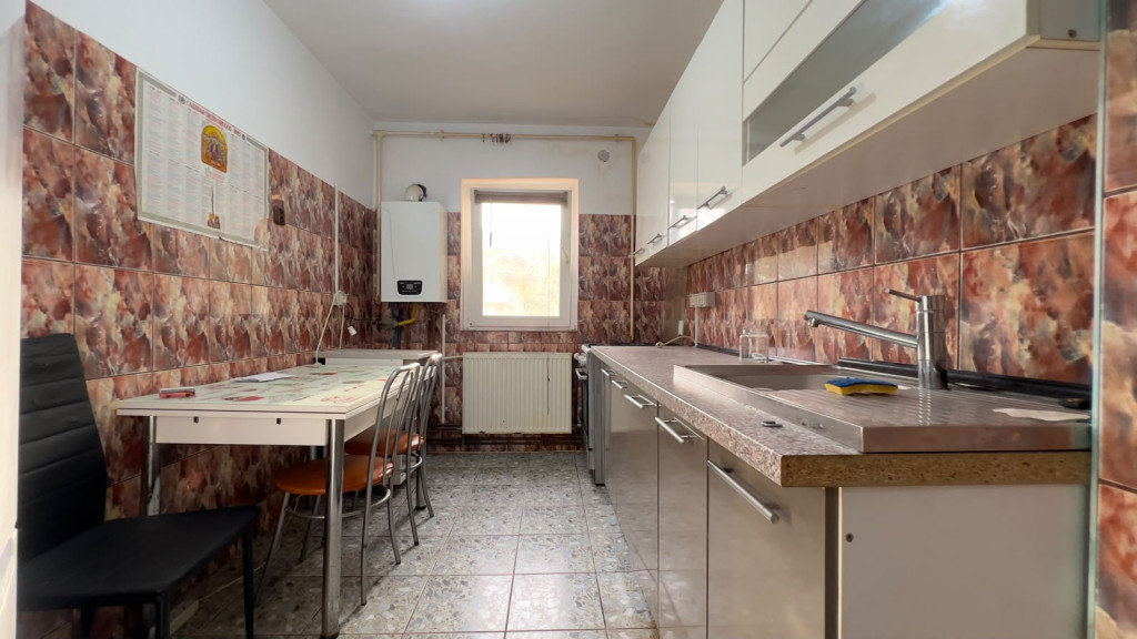 Apartament 3 camere decomandat | Parter | Zona Lipovei.