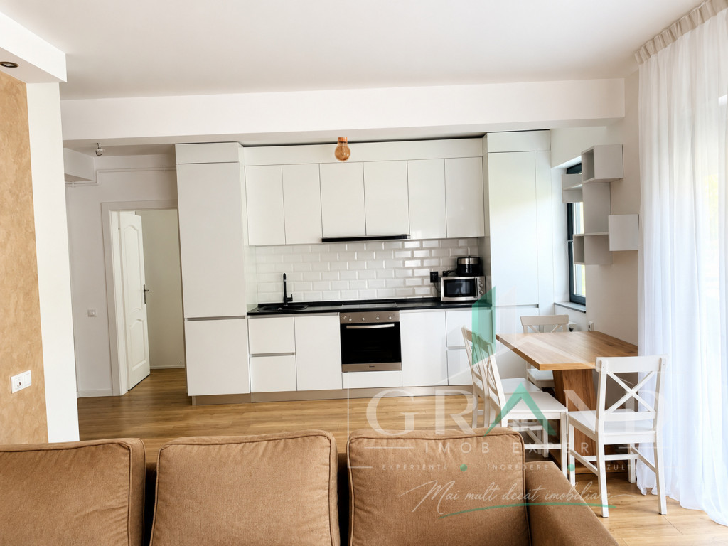 ACASĂ LA MARGINEA PĂDURII | 3 Camere | BALCON | Donath Par