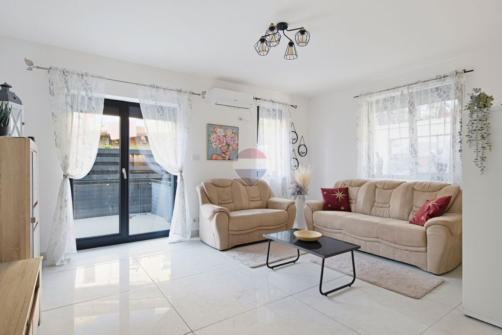 Apartament modern 2 camere de vânzare, cu terasă, ultracentral Arad
