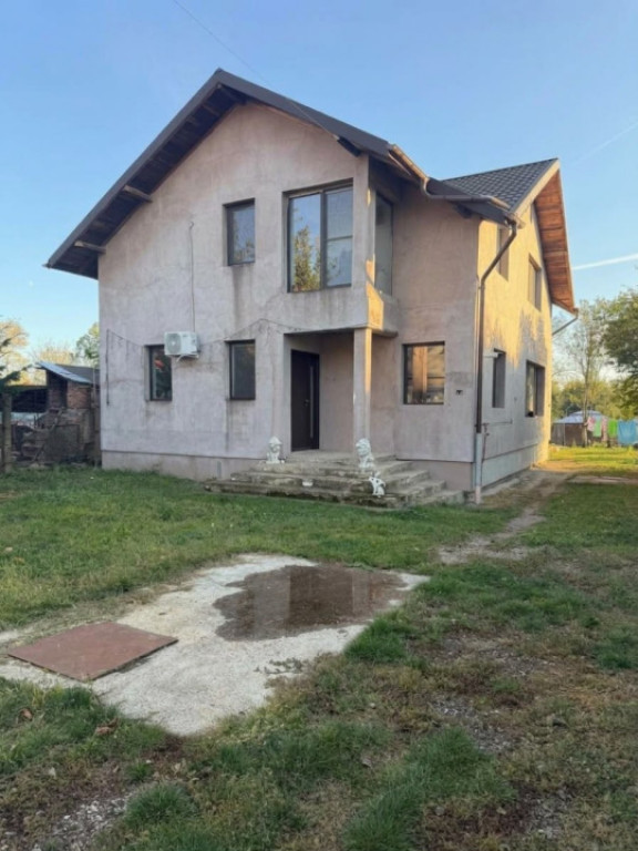 Casa de vanzare, 178 mp, zona Bucov