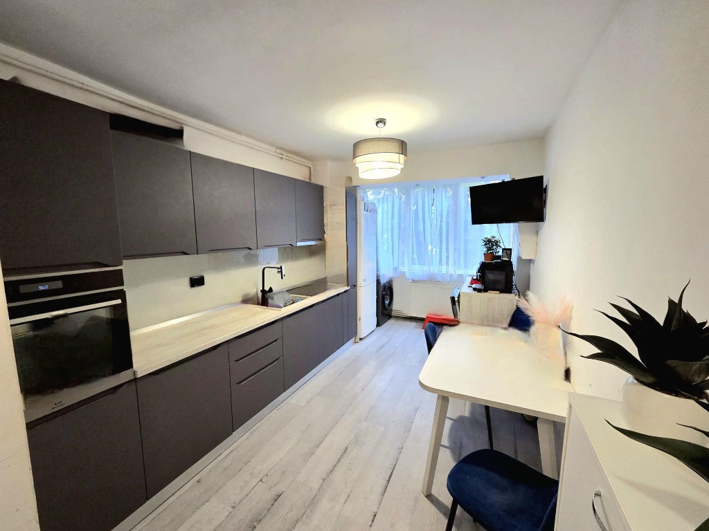 Apartament de 2 camere zona GRIVITEI,