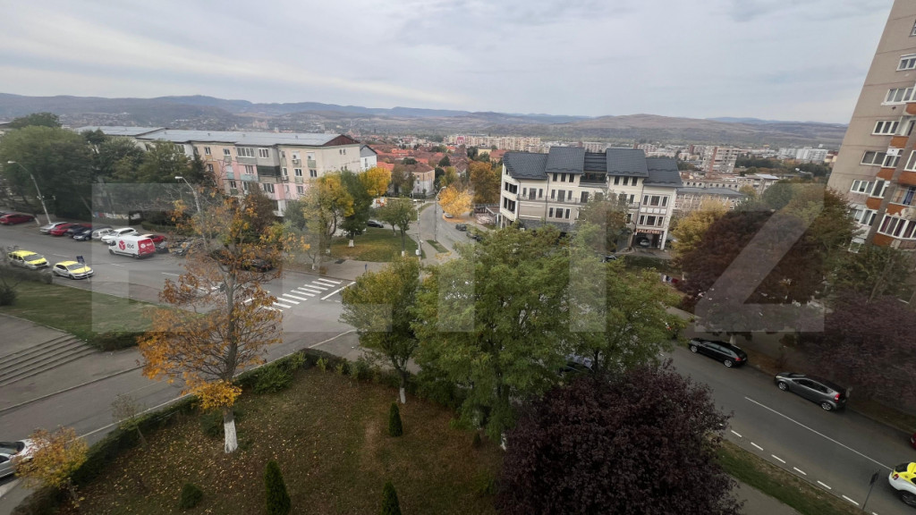 Apartament cu 3 camere si balcon, 50 mp. gata de renovat pe
