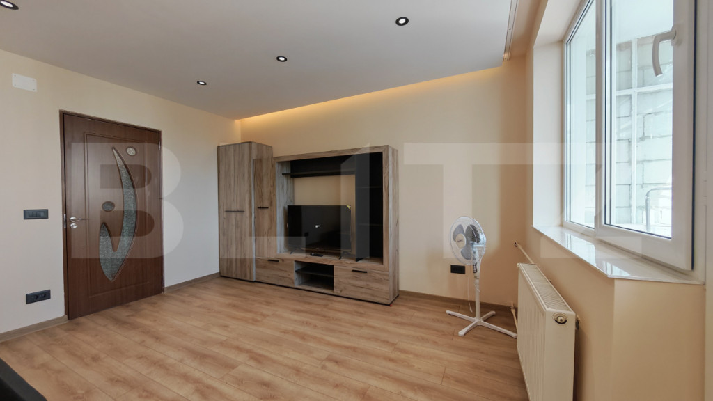 Proprietar- vând garsonieră renovată Rogerius