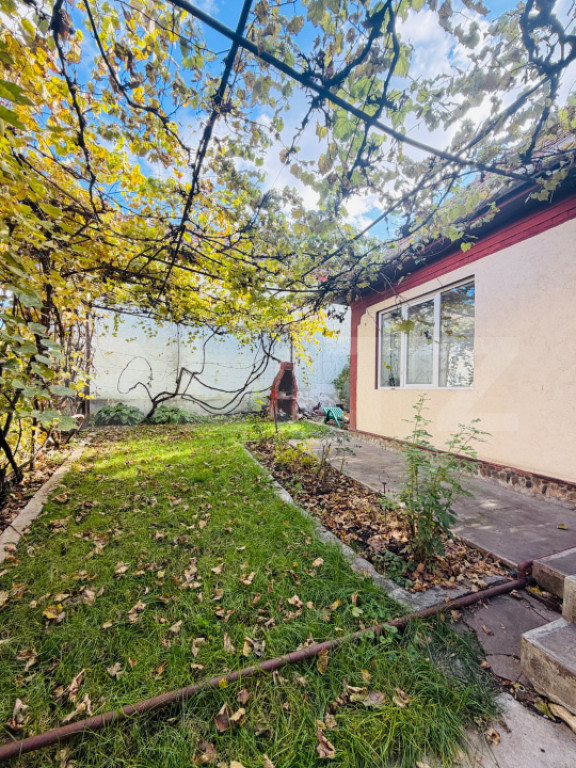 Casa cu 2 camere, 451 mp teren, zona Turda Noua