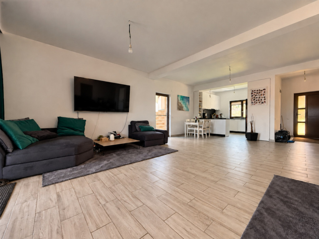 Casă 4 camere 120 mp, teren liber 380 mp, terasă | Dezmir,