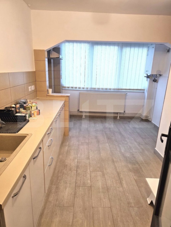 Apartament 2 camere, Etaj 1, Decomandat Tractorul de vanzare
