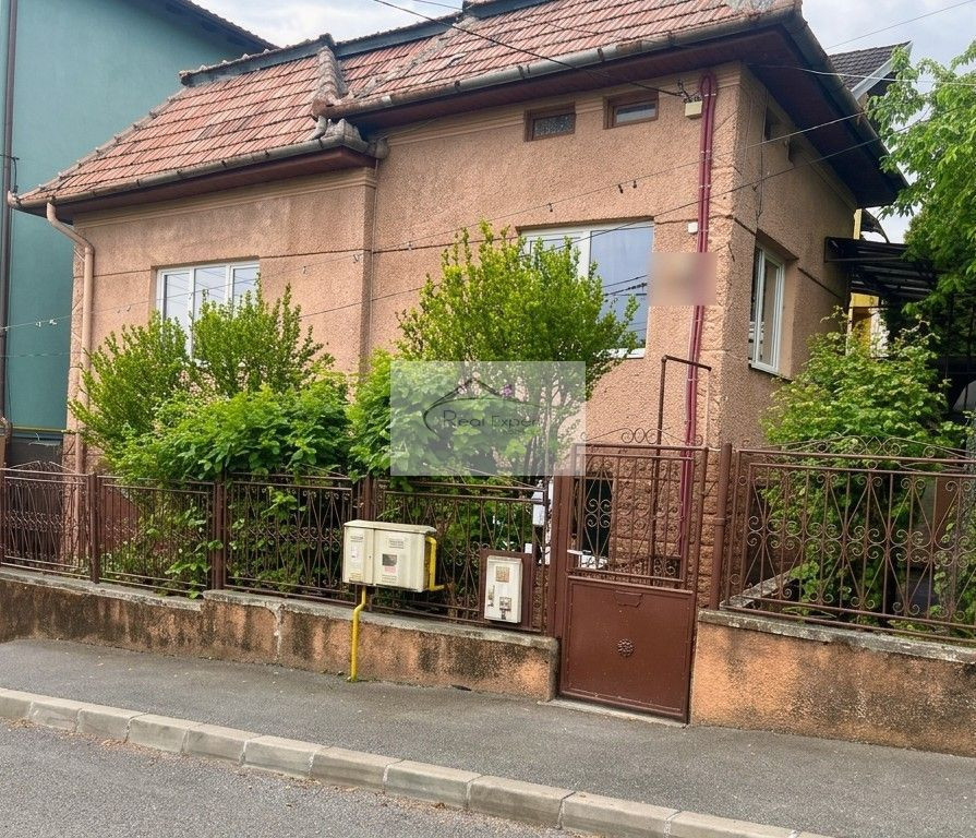 Inchiriez casa de locuit/sediu firma -4 Camere +Garaj cart A, Muresanu