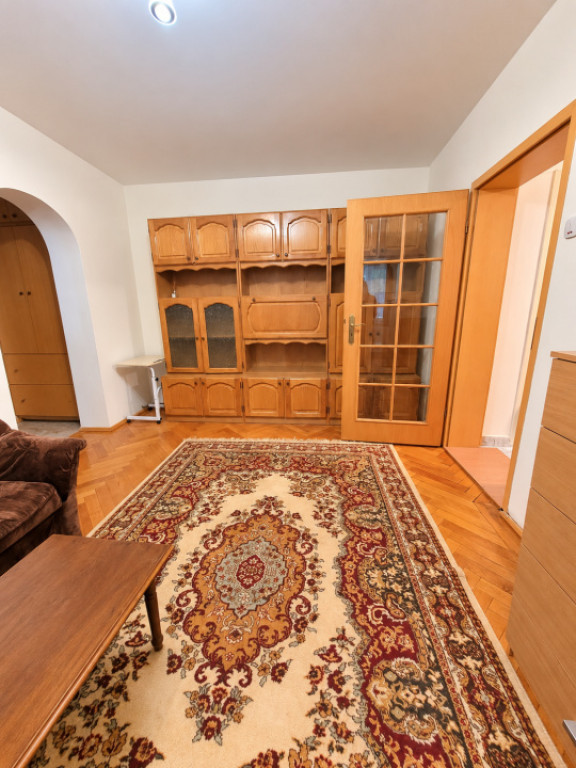 Apartament cu 2 camere, mobilat și utilat, într-o zonă l