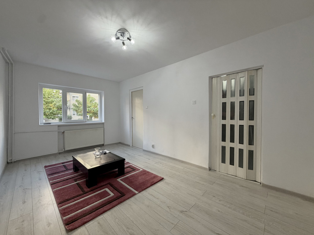 Apartament renovat, 1 camera, 28 mp utili, parter inalt- Zon