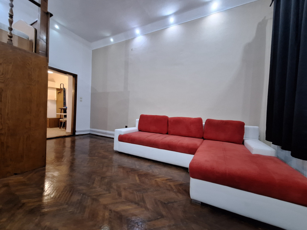 Ultracentral - Apartament cu 1 camera in cladire istorica -
