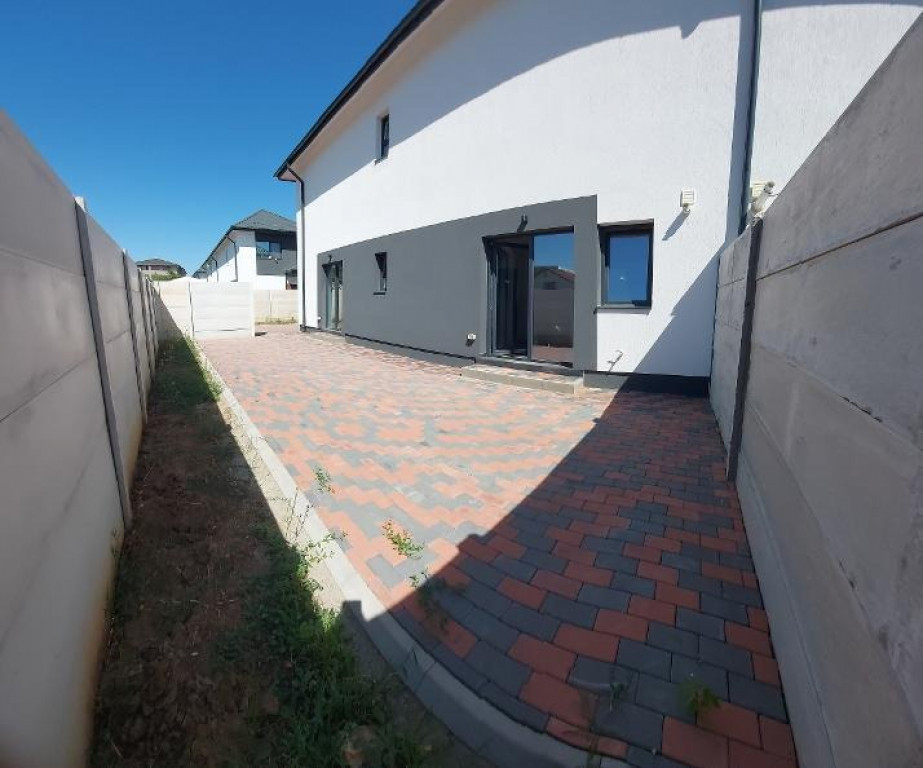 Apartament parter-2 camere 48 mp si curte-60mp, complex inchis
