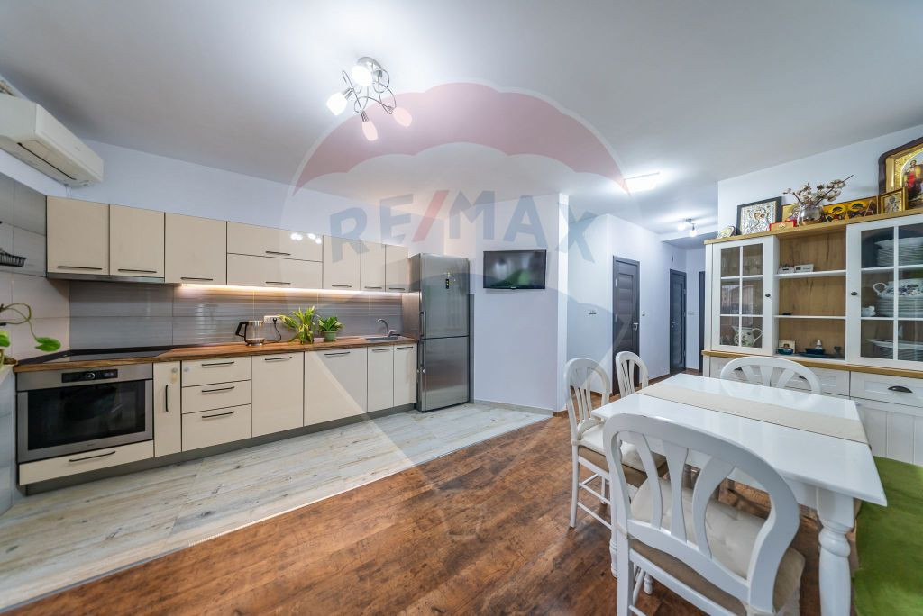 Apartament cu 3 camere + loc de parcare privat