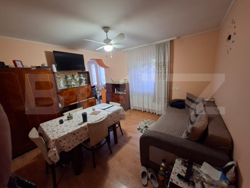 Casă bătrânească de vânzare în zona 8 Martie, Luduș
